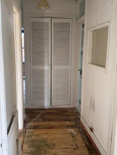 17b Oliver Grove, London, SE25 6EJ