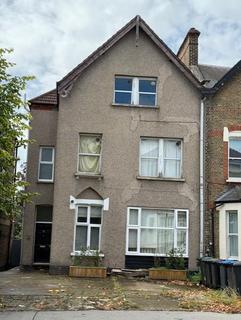 17b Oliver Grove, London, SE25 6EJ