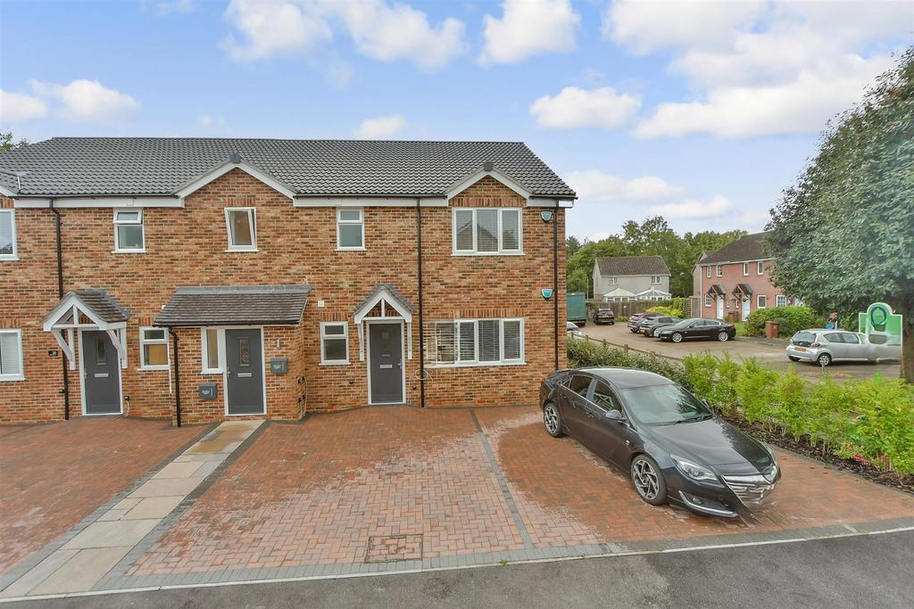 Weybridge Close, Chatham ME5 2 bed ground floor flat - £171,500