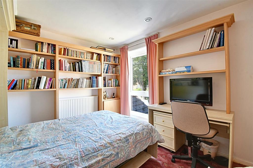 Bedroom 1 1.jpg