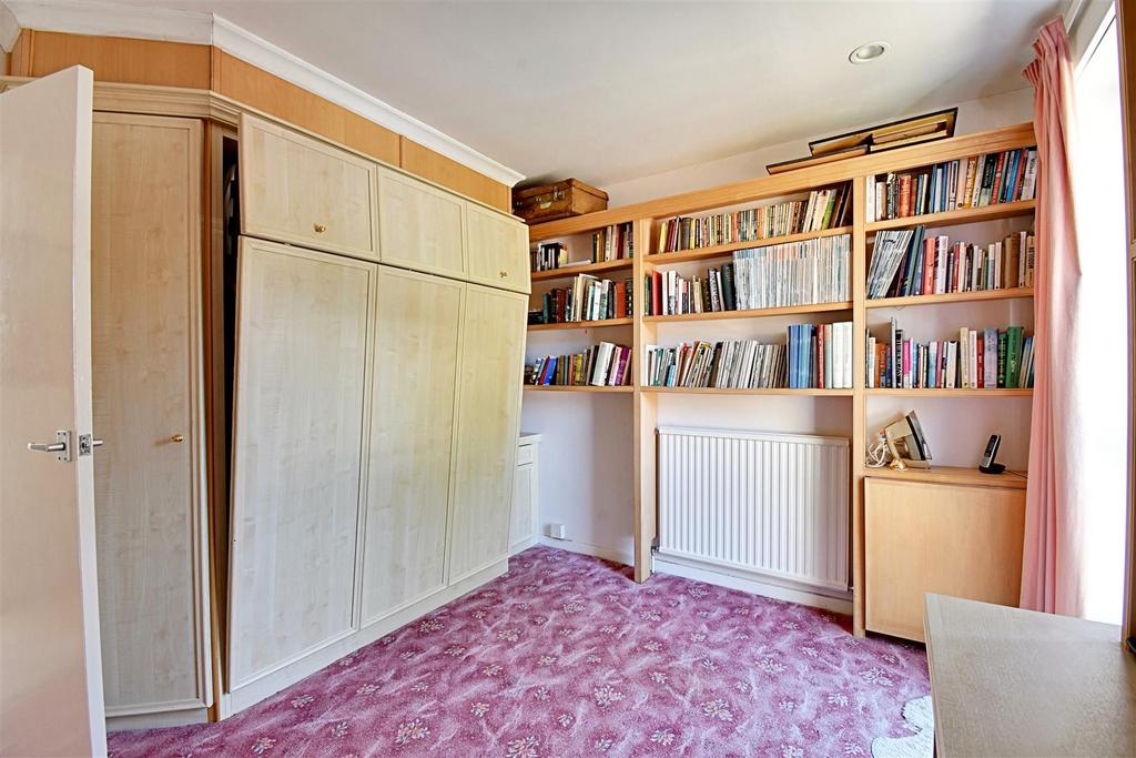 Bedroom 1 4.jpg