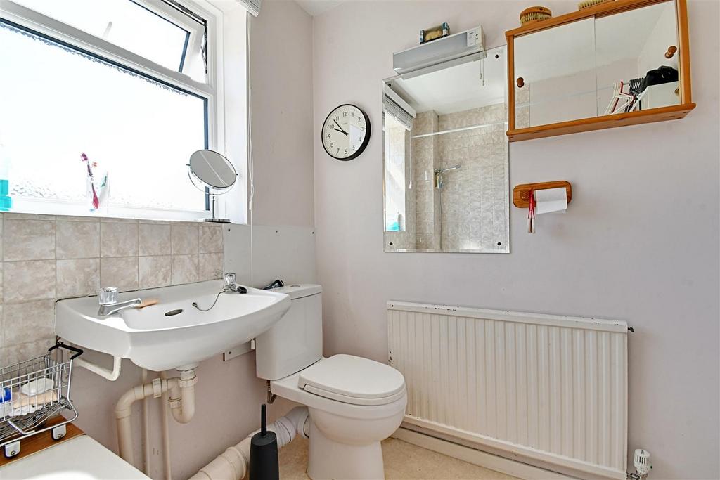 Bathroom 2.jpg