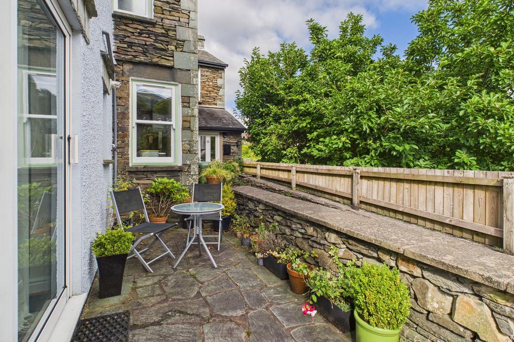 Rear patio courtyard