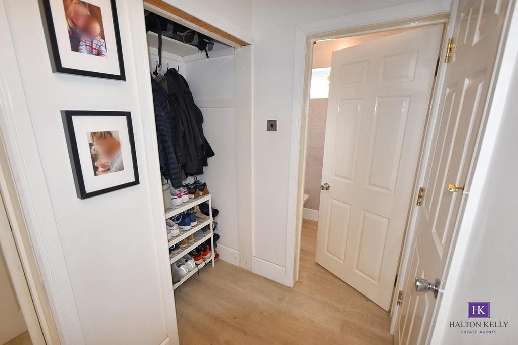 Entrance hall side