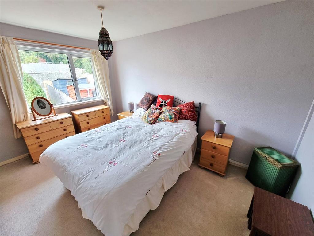 Bed 1.jpg