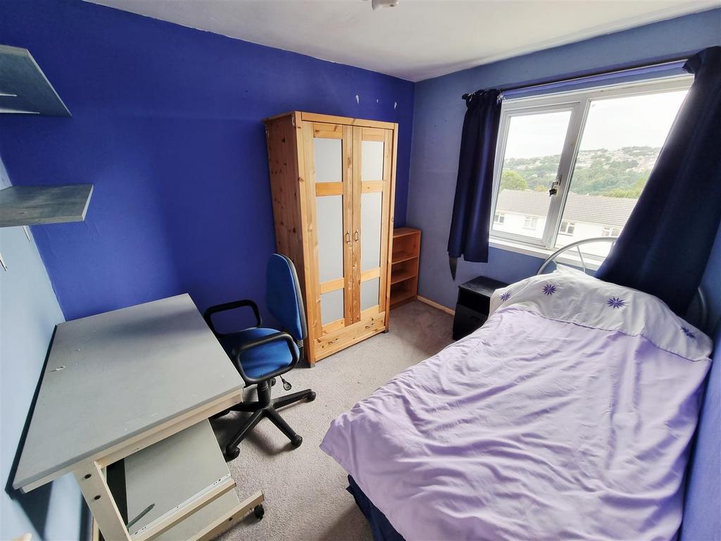 Bed 2.jpg