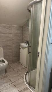 1 bedroom in a house share to rent, Dale Drive, Hayes UB4