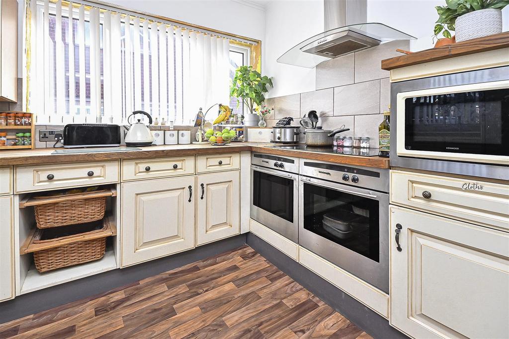 24 Wensley Road Kitchen (1).jpg