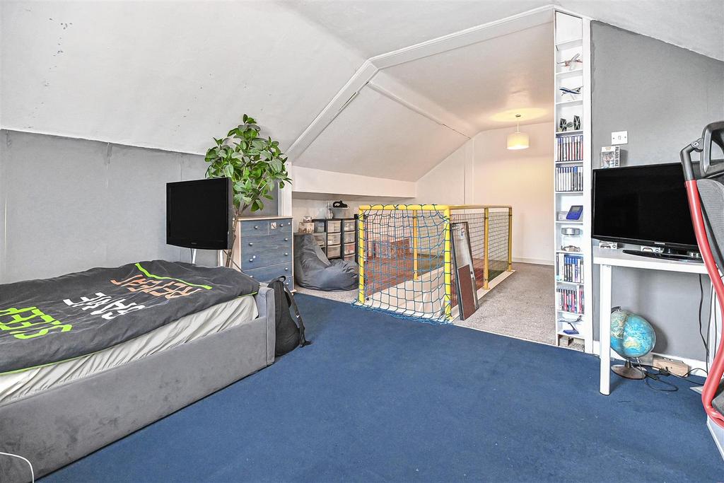 24 Wensley Road Bedroom 2 Loft Room (4).jpg