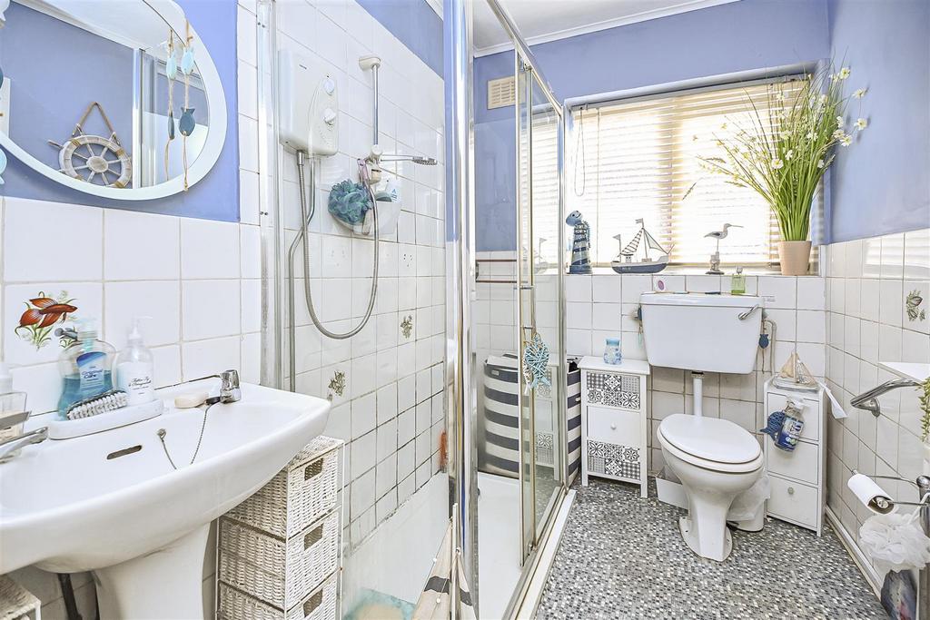 24 Wensley Road Bathroom.jpg