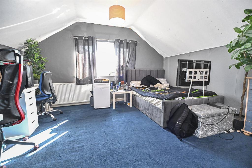 24 Wensley Road Bedroom 2 Loft Room (3).jpg