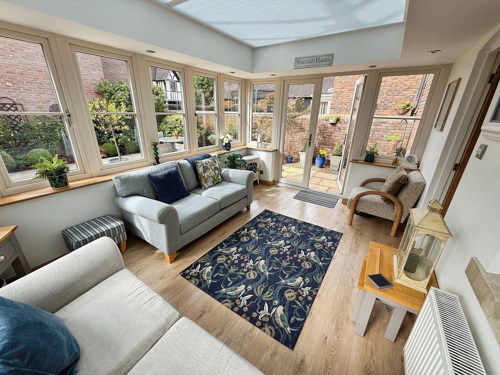 Arleston Manor Mews, Telford TF1 3 bed cottage for sale - £350,000