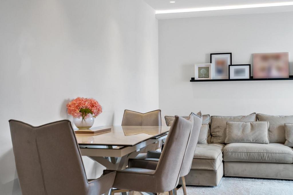 Dining table feature.jpg