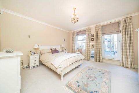 35 Clearwater Place, Long Ditton, Surbiton, KT6 4ET