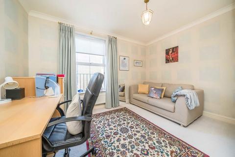 35 Clearwater Place, Long Ditton, Surbiton, KT6 4ET