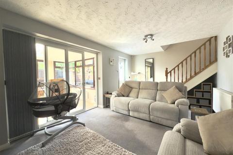 8 Brough Close, Northampton, NN5 6YD