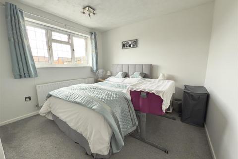 8 Brough Close, Northampton, NN5 6YD