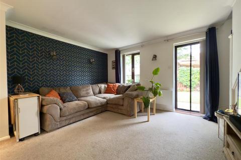 24 Beaune Close, Northampton, NN5 6EJ