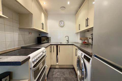 24 Beaune Close, Northampton, NN5 6EJ