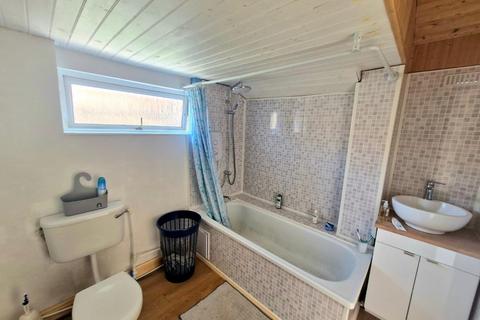 3 bedroom terraced house for sale, Euston Road, Far Cotton NN4