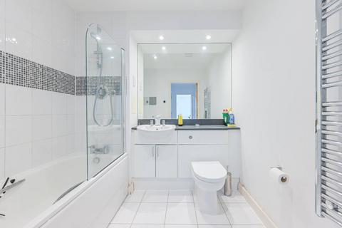 2 bedroom flat to rent, Oceanis Apartments, E16, Royal Docks, London, E16