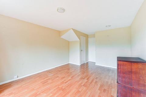 15 Greenside Close, London, SE6 1HG