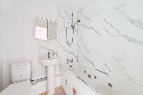 15 Greenside Close, London, SE6 1HG