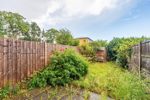 15 Greenside Close, London, SE6 1HG