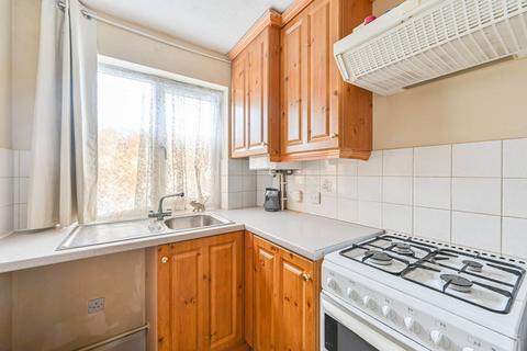 15 Greenside Close, London, SE6 1HG