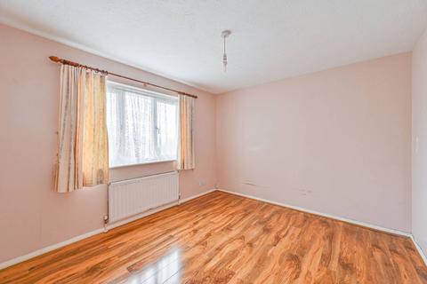 15 Greenside Close, London, SE6 1HG