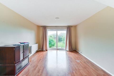 15 Greenside Close, London, SE6 1HG