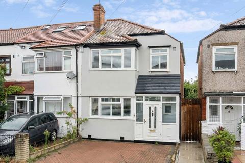 3 bedroom end of terrace house for sale, Chilmark Road, London