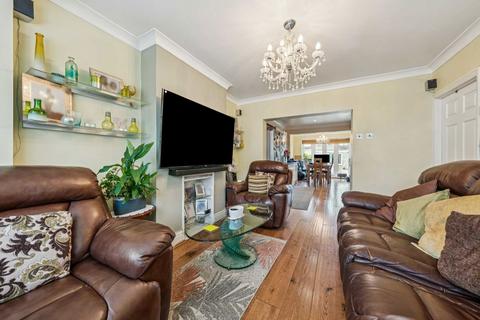 3 bedroom end of terrace house for sale, Chilmark Road, London