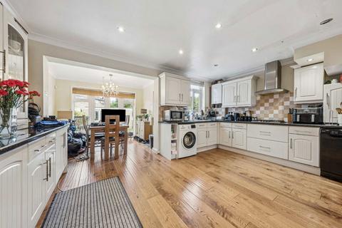 3 bedroom end of terrace house for sale, Chilmark Road, London