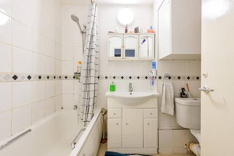 3 bedroom flat for sale, Dellafield, Pooles Park, Finsbury Park, London, N4