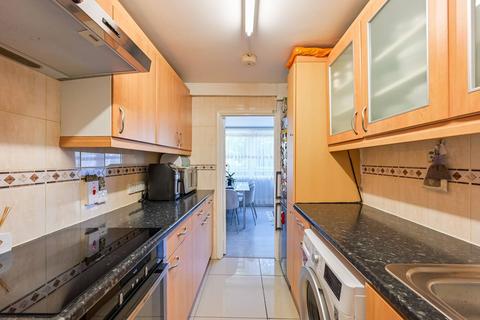 3 bedroom flat for sale, Dellafield, Pooles Park, Finsbury Park, London, N4