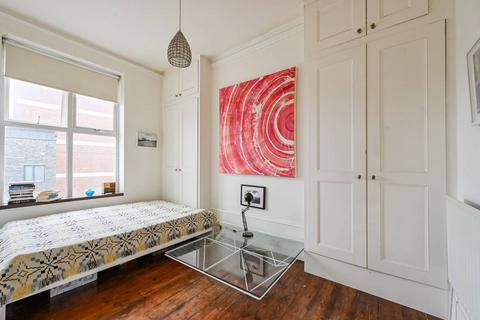 Holloway Road, Archway, London, N19