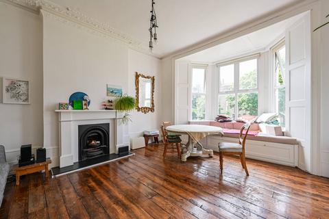 2 bedroom flat for sale, Holloway Road, Archway, London, N19