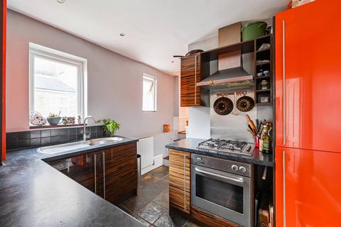 2 bedroom flat for sale, Holloway Road, Archway, London, N19