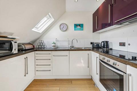 2 bedroom flat for sale, Telford Avenue, London SW2