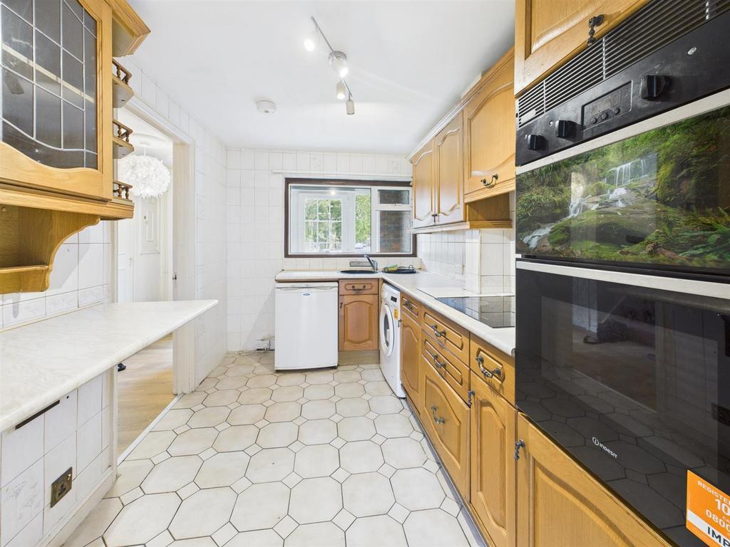 CAM05080 G0-PR0202-STILL005.jpg