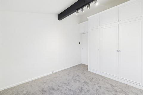 2 bedroom terraced house to rent, Brickett Close, Ruislip HA4