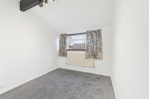 2 bedroom terraced house to rent, Brickett Close, Ruislip HA4