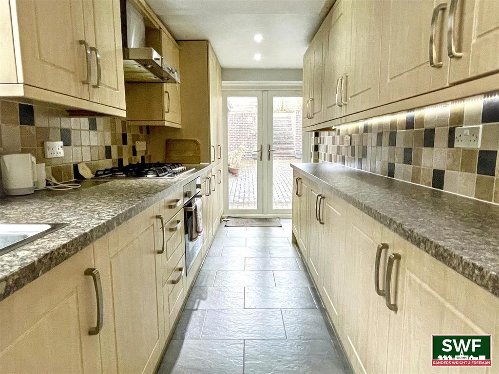 Kitchen2.jpg