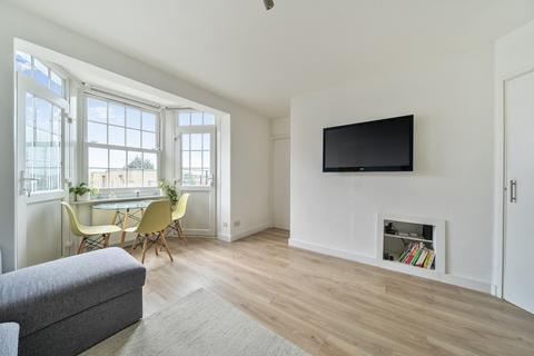 3 bedroom apartment for sale, Emlyn Gardens, London