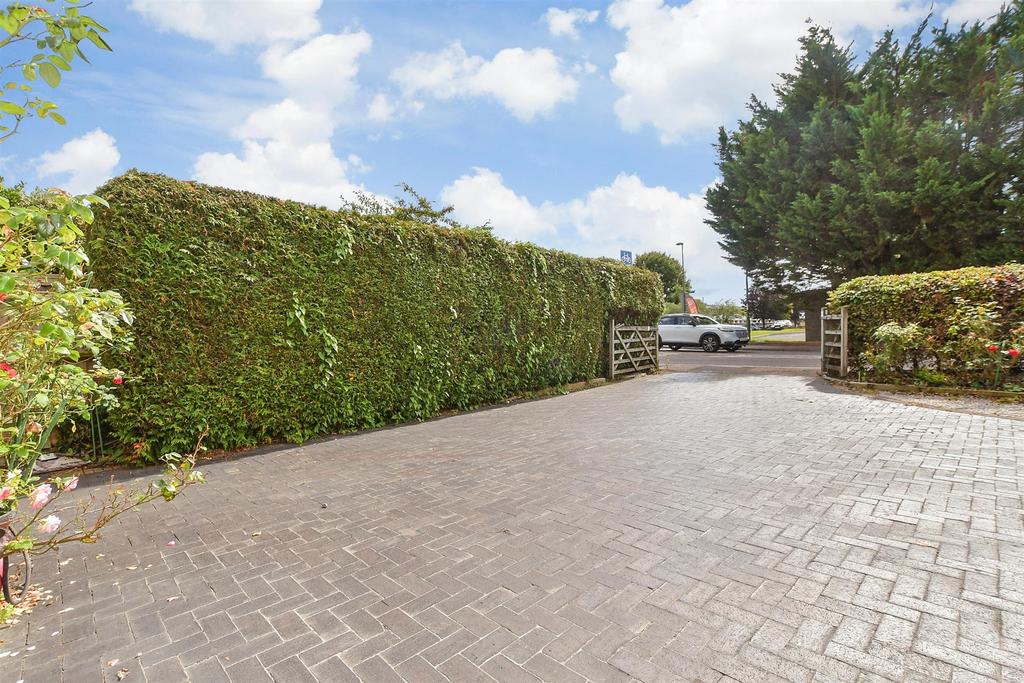 Driveway/Parking