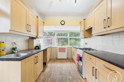 2 bedroom semi-detached bungalow for sale, Lulworth Avenue, Leeds