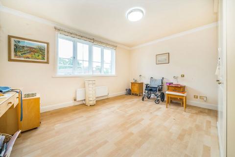 undefined, Hendon Lane, London N3