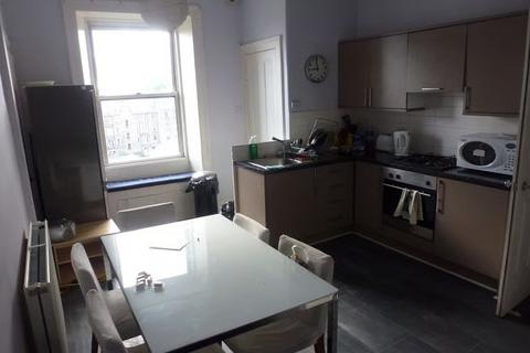 4 bedroom flat to rent, 243T East Claremont Street, Edinburgh, EH7 4JZ