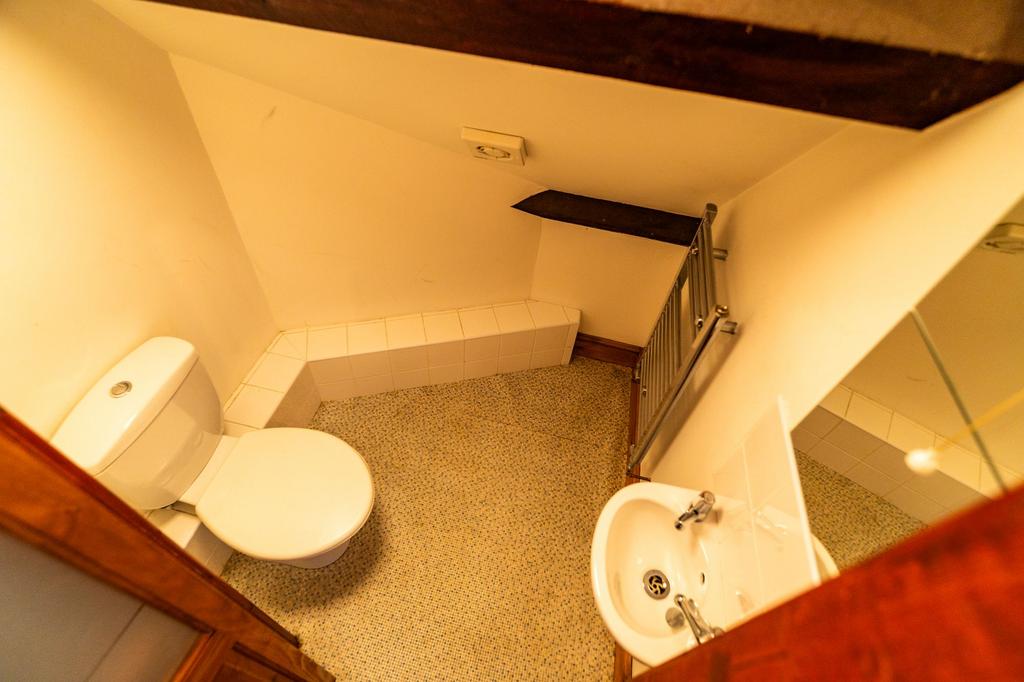 Wc the retreat upstairs